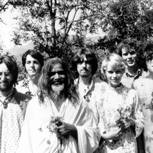 O encontro dos Beatles com Maharishi