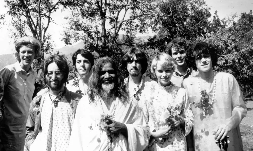 O encontro dos Beatles com Maharishi